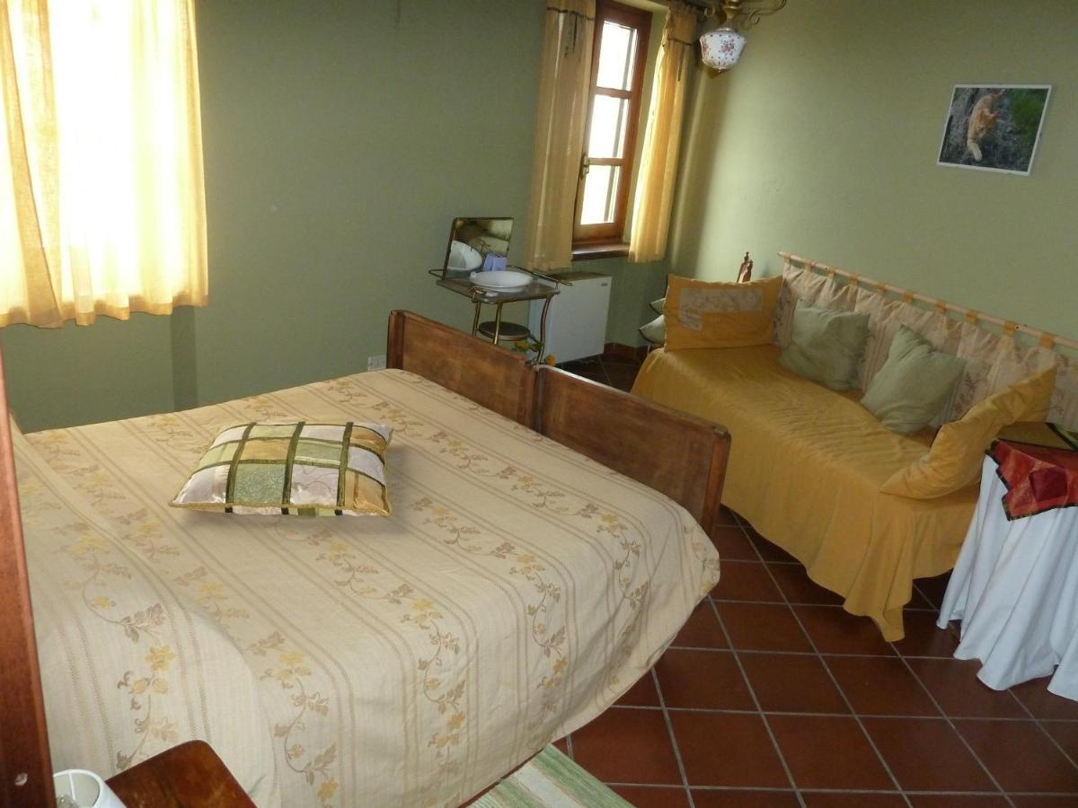 Agriturismo San Martino Villa Castiglione Tinella Værelse billede