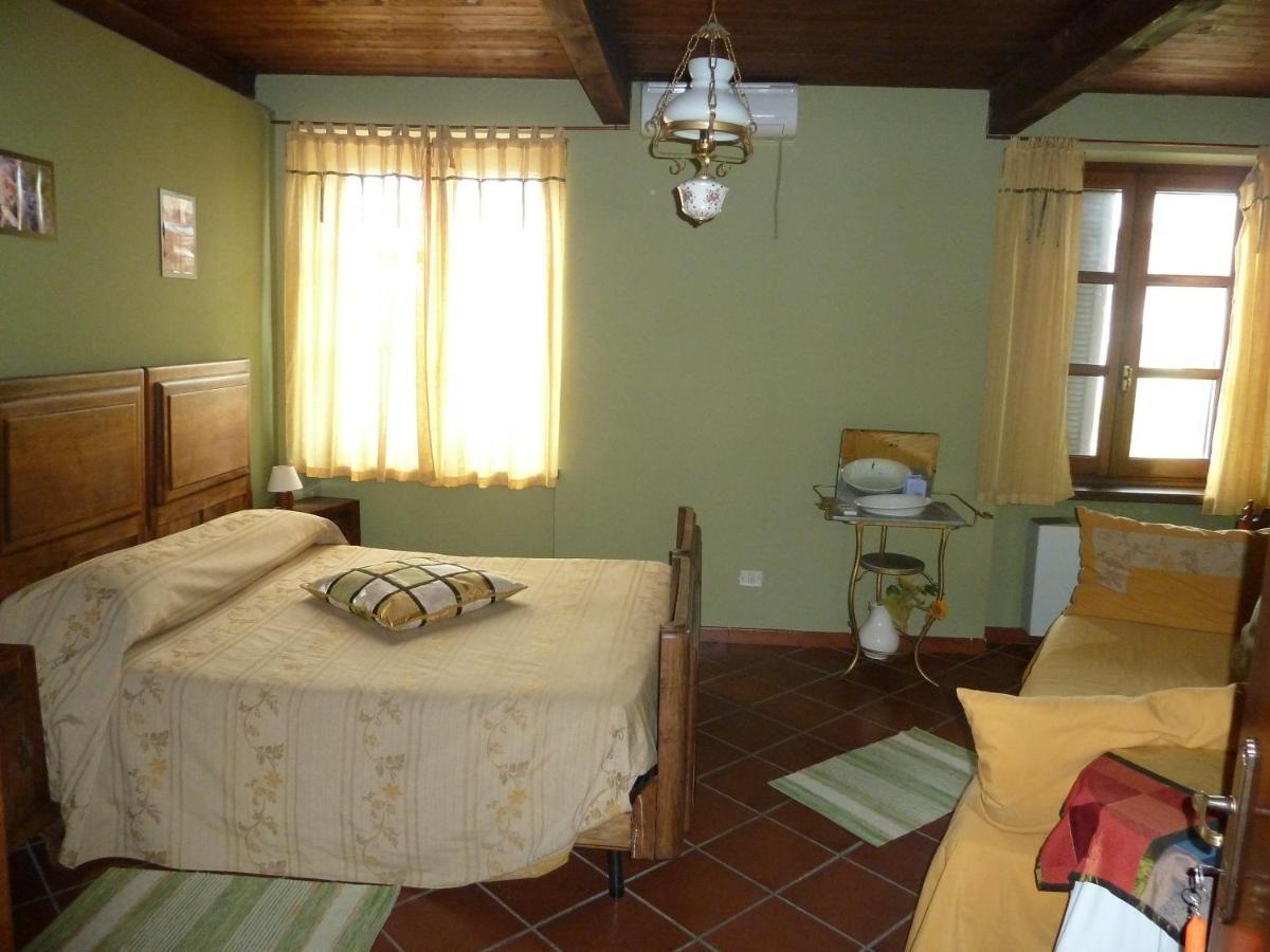 Agriturismo San Martino Villa Castiglione Tinella Værelse billede