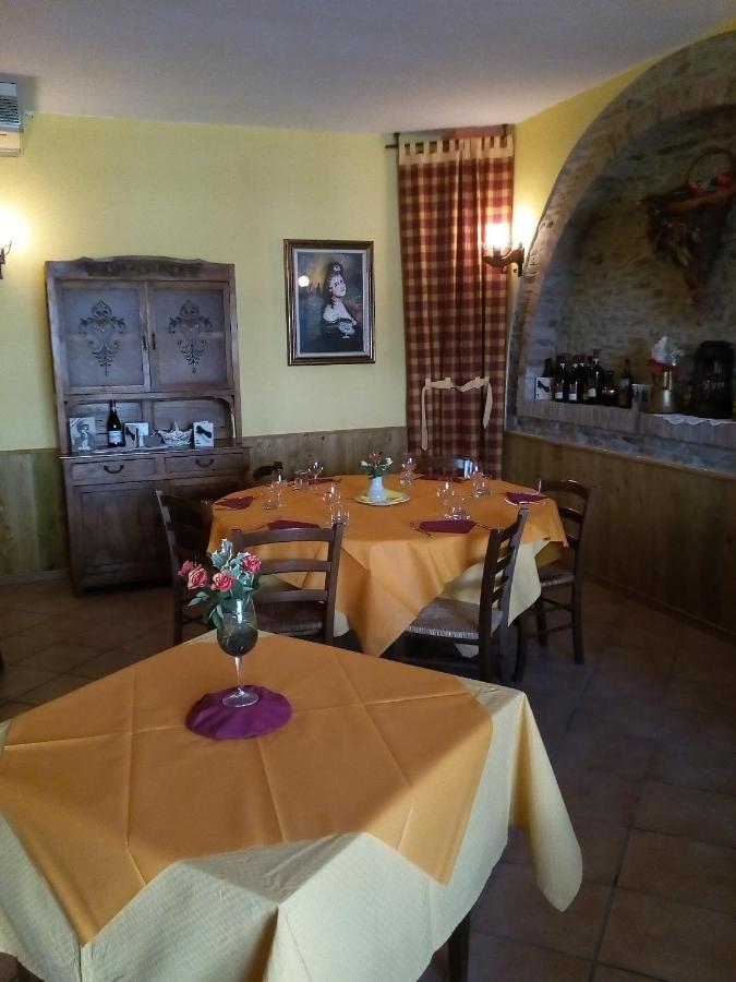 Agriturismo San Martino Villa Castiglione Tinella Eksteriør billede