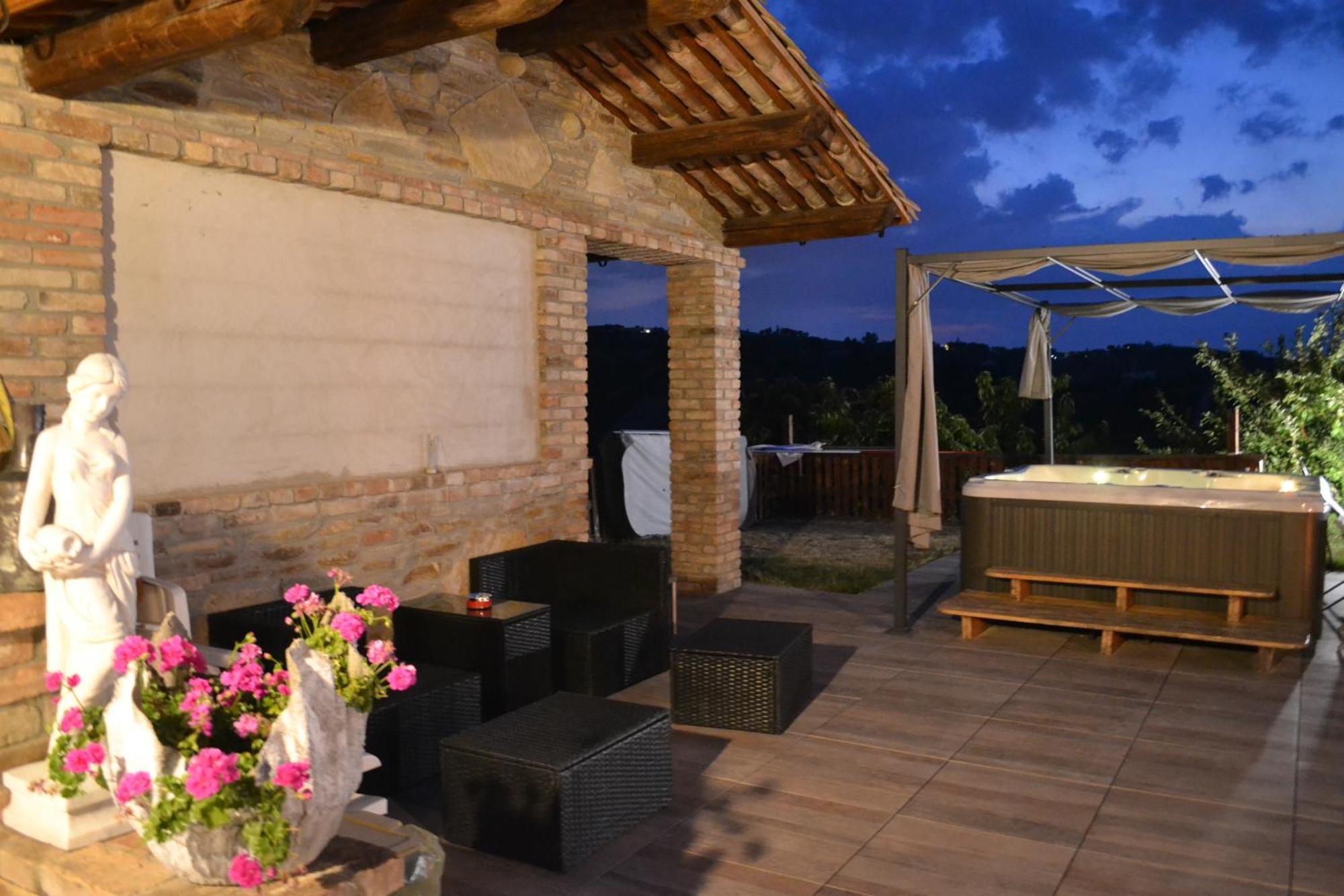 Agriturismo San Martino Castiglione Tinella Eksteriør billede